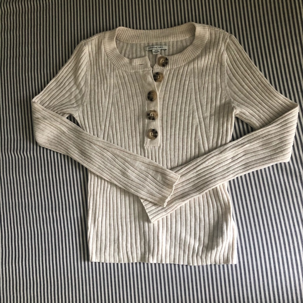 Rubbed Pullover Sweater with Buttons